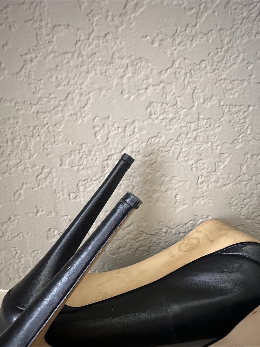 Michael Kors Black Leather Stiletto Pumps with Gold MK on Heel SZ 9.5 - Picture 10 of 10